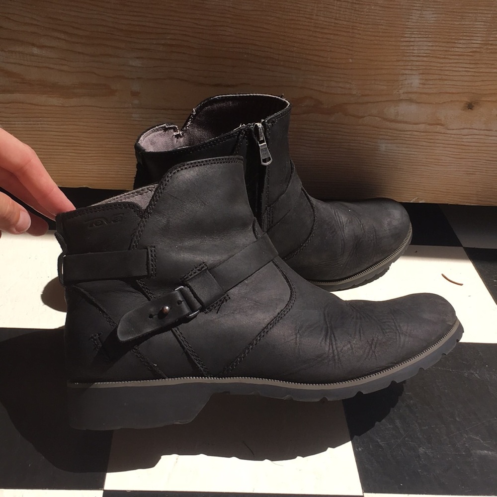 Black Teva low booties w zip